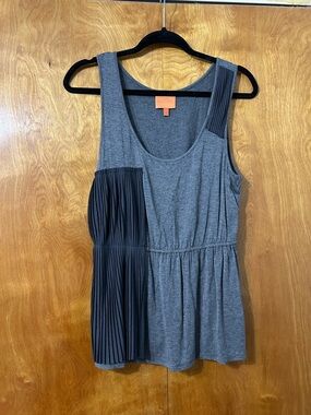 Pleated Panel Scoop Neck Tank Top - Gray
